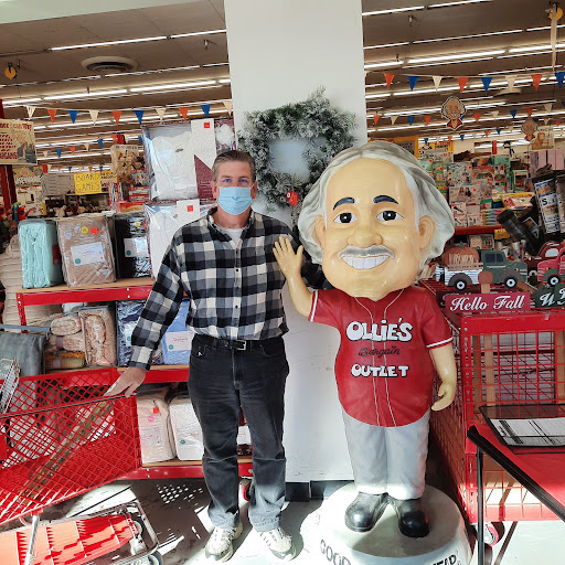 Shopping Mall «Cary Village Square Shopping Center», reviews and photos, 657 Cary Towne Blvd, Cary, NC 27511, USA