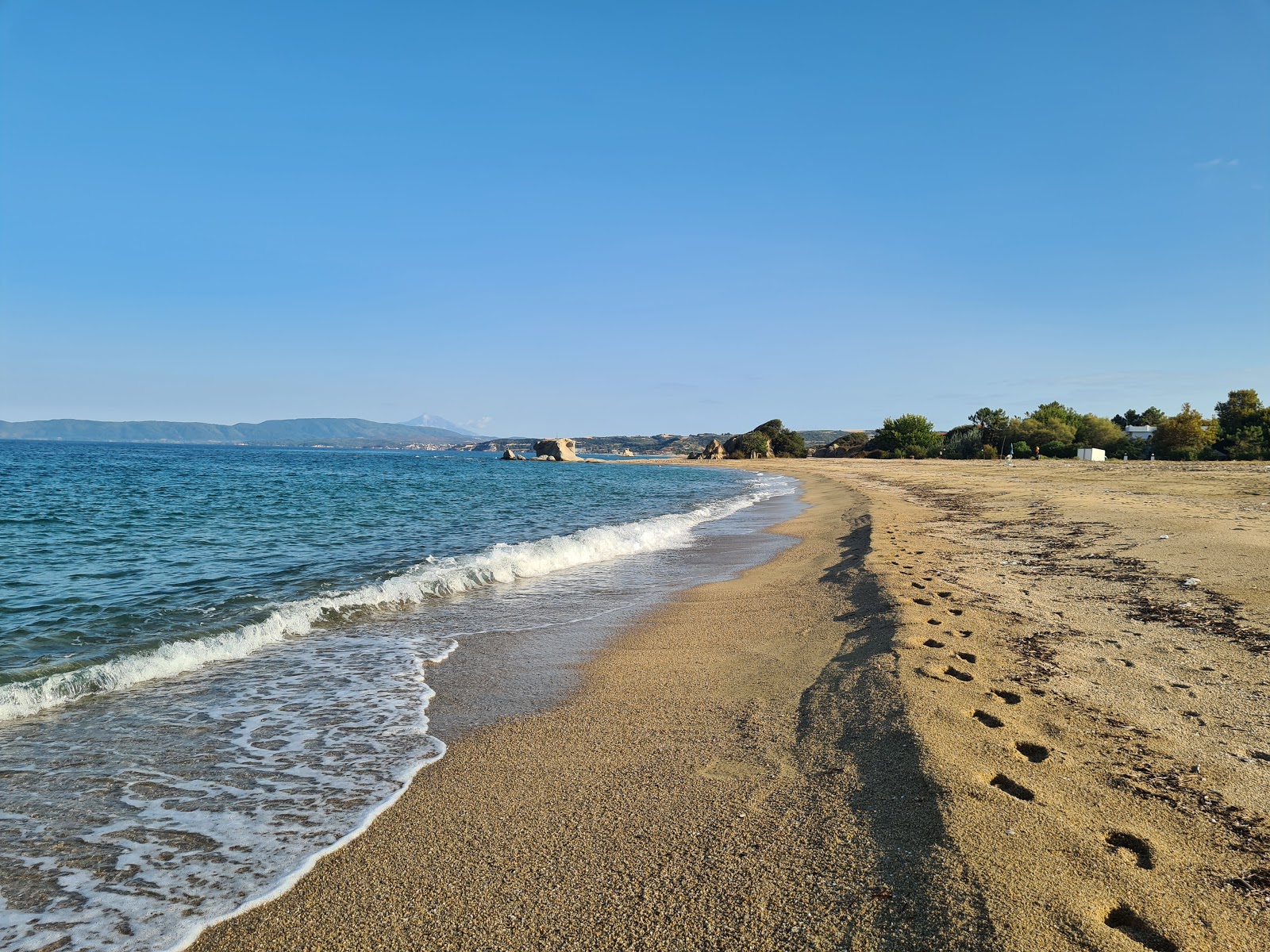 Fotografie cu Kakoudia Beach cu nivelul de curățenie destul de curat