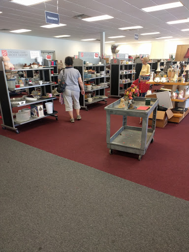 Thrift Store «Salvation Army», reviews and photos