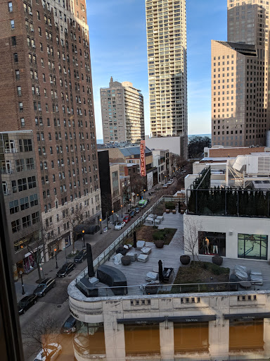 Department Store «Barneys New York, Chicago», reviews and photos, 15 E Oak St, Chicago, IL 60611, USA