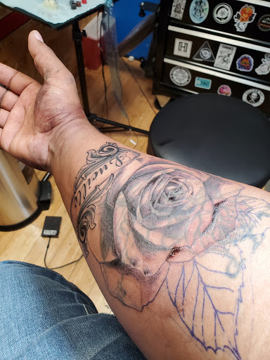 Tattoo Shop «9 Mag Tattoo», reviews and photos, 2150 S Canalport Ave, Chicago, IL 60608, USA