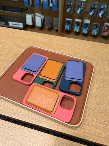 Computer Store «Apple Suburban Square», reviews and photos, 61 Saint James Pl, Ardmore, PA 19003, USA