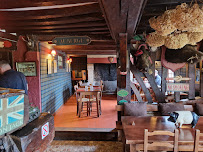 Atmosphère du Restaurant français Auberge Des Deux Tonneaux à Pierrefitte-en-Auge - n°16
