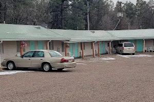 Bear's Paw Motel image