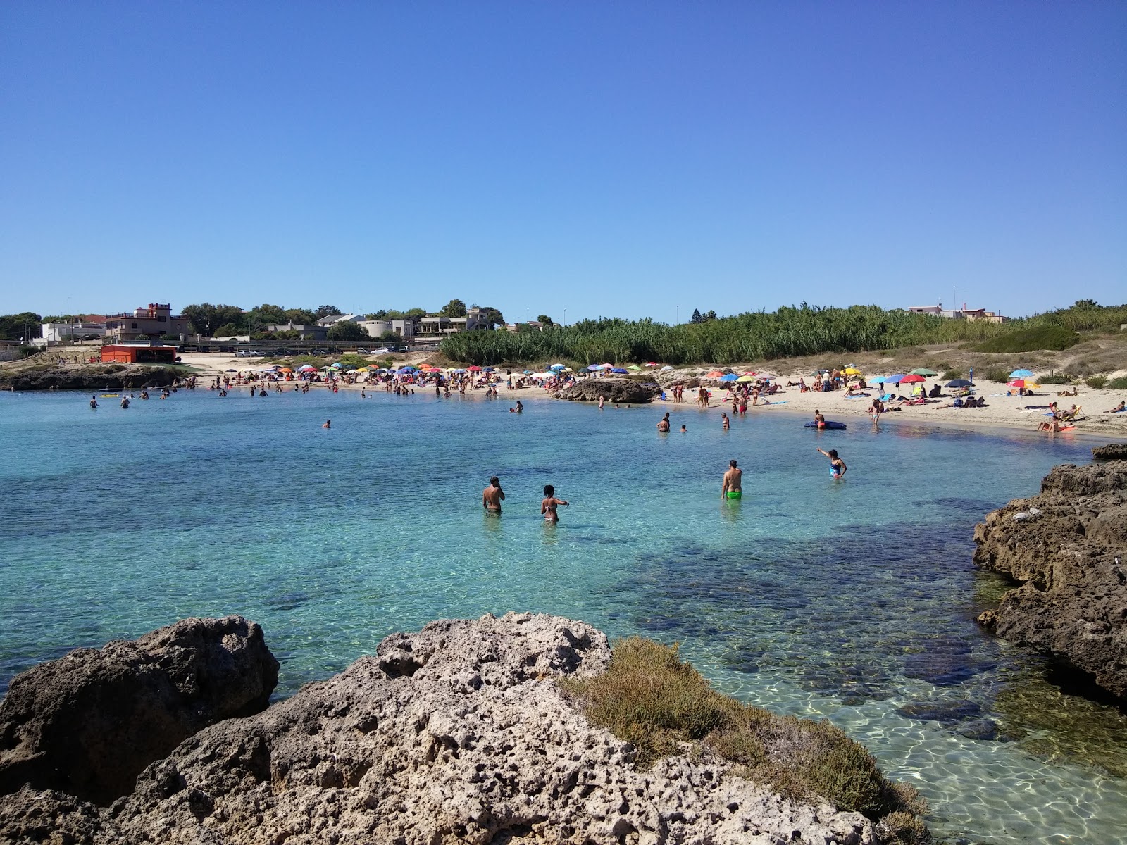 Foto di Lido Bruno beach II con una superficie del sabbia scura