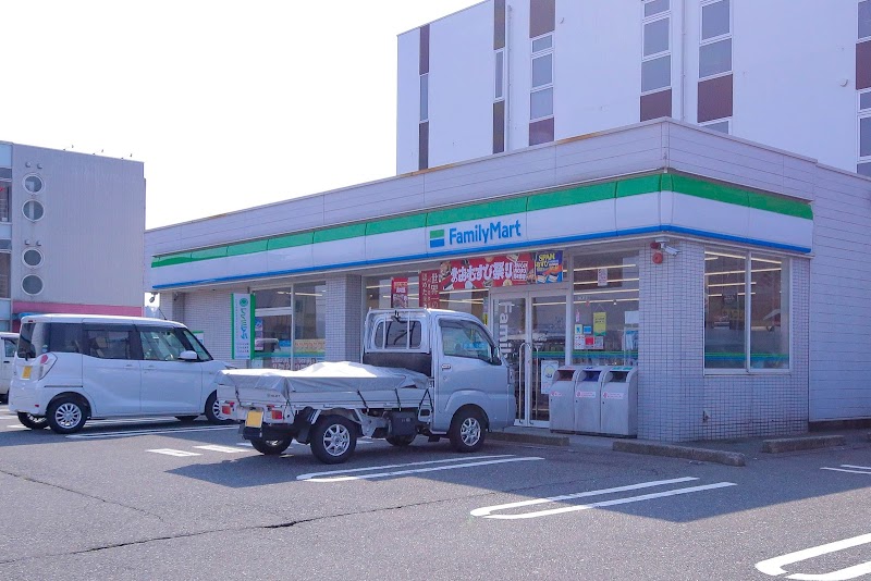 ファミリーマート 福井新保町店