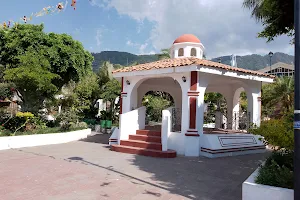 Plaza El Ahuacate image