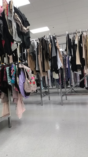 Department Store «Bealls Outlet», reviews and photos, 2738 W Hillsborough Ave, Tampa, FL 33614, USA