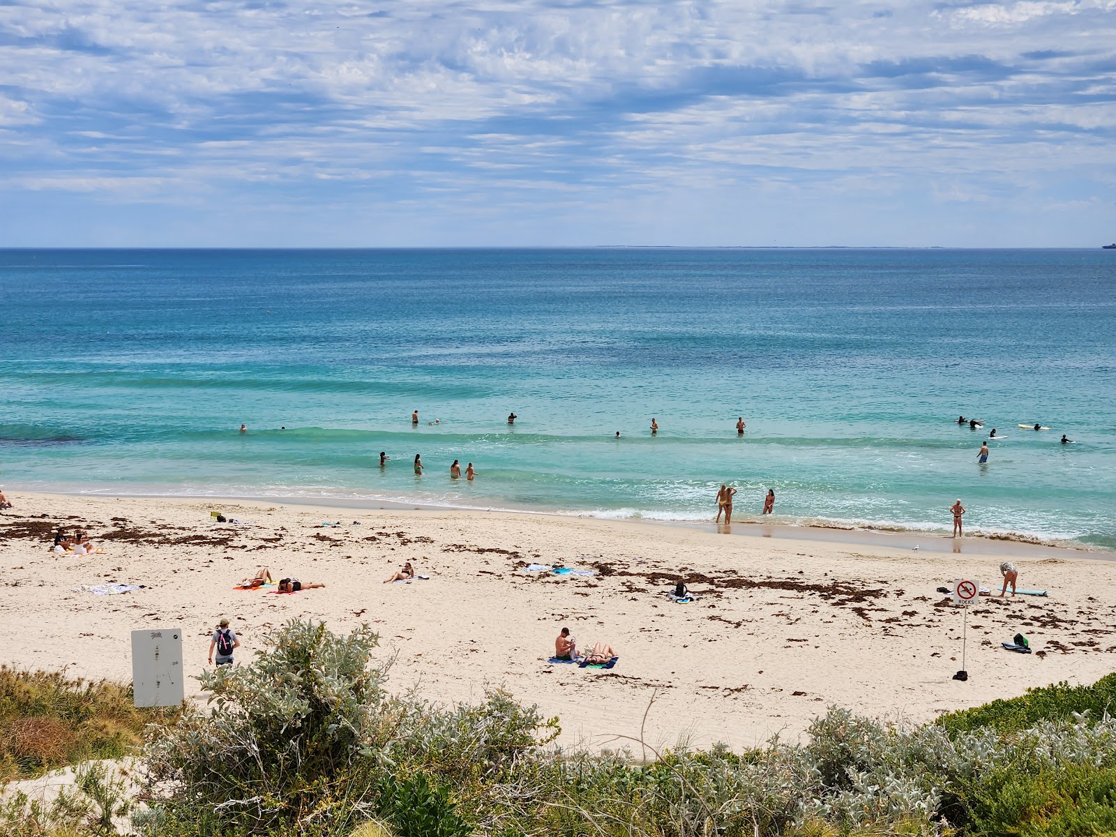 Foto van Trigg Beach met turquoise puur water oppervlakte