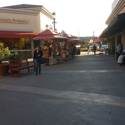 Shopping Mall «Carlsbad Premium Outlets», reviews and photos, 5620 Paseo Del Norte, Carlsbad, CA 92008, USA