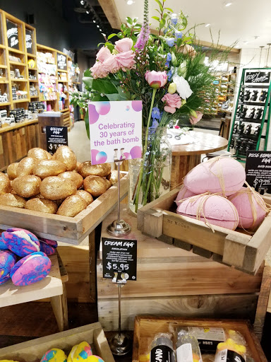 Cosmetics Store «LUSH», reviews and photos, 4999 Old Orchard Shopping Center K23, Skokie, IL 60077, USA