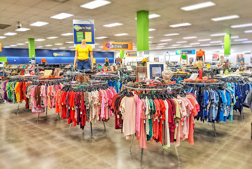 Thrift Store «Discover Goodwill North Retail Store», reviews and photos