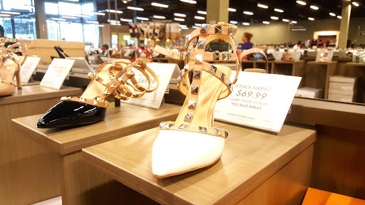 Shoe Store «DSW Designer Shoe Warehouse», reviews and photos, 6644 Loisdale Rd, Springfield, VA 22150, USA