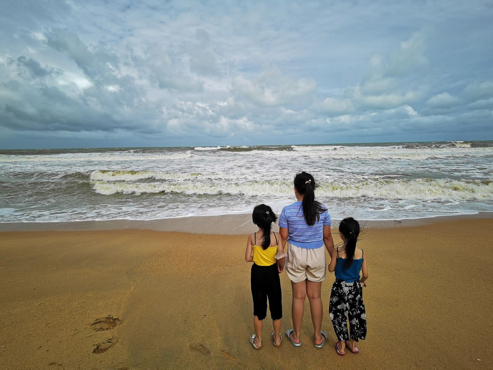 Photo of Telekom Kemasik Beach with partly clean level of cleanliness