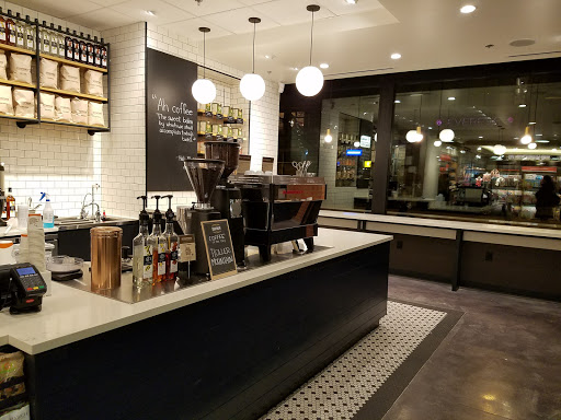 Book Store «Amazon Books», reviews and photos, 3441 N Southport Ave, Chicago, IL 60657, USA