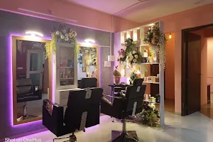Blush&lush unisex Beauty Salon in moshi image