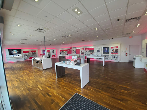 Cell Phone Store «T-Mobile», reviews and photos, 119 SW Loop 410 #133, San Antonio, TX 78245, USA