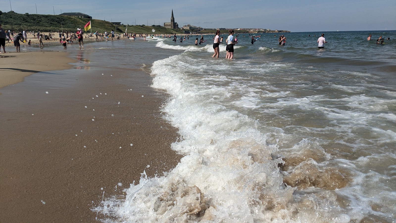 Fotografija Long Sands beach priljubljeno mesto med poznavalci sprostitve