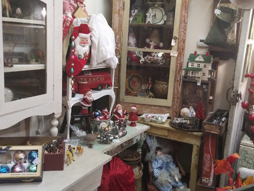 Antique Store «M & M Antiques & Collectibles», reviews and photos, 123 N Lewis St, Monroe, WA 98272, USA
