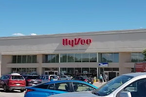 Hy-Vee Grocery Store image