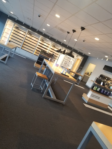 Cell Phone Store «Verizon», reviews and photos, 1113 S Abilene St #104, Aurora, CO 80012, USA