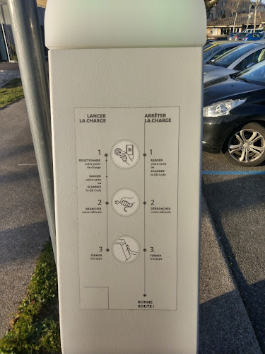 Borne de recharge de véhicules électriques Réseau eborn Station de recharge Saint-Paul-Trois-Châteaux