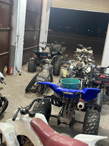 ورشة عالم الدراجات النارية للصيانة 