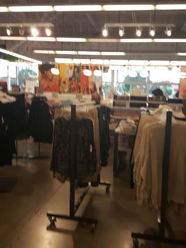 Clothing Store «Old Navy», reviews and photos, 9155 W Stockton Blvd, Elk Grove, CA 95758, USA