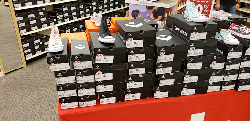 Shoe Store «Famous Footwear», reviews and photos, 831 Lancaster Dr NE, Salem, OR 97301, USA