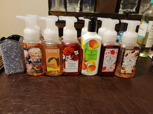 Beauty Supply Store «Bath & Body Works», reviews and photos, 474 Eagle Ridge Mall Entrance, Lake Wales, FL 33853, USA