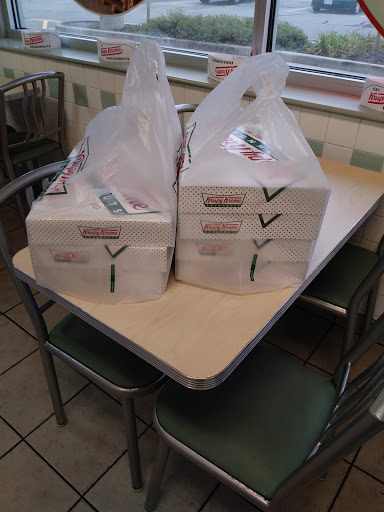 Bakery «Krispy Kreme Doughnuts», reviews and photos, 2900 S 108th St, Milwaukee, WI 53227, USA