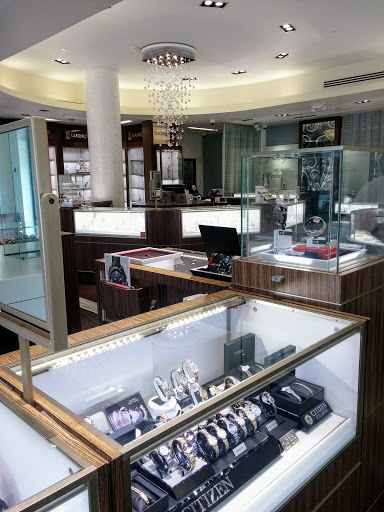 Jewelry Store «Helzberg Diamonds», reviews and photos, 400 Nichols Rd, Kansas City, MO 64112, USA