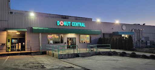 Donut Shop «Donut Central», reviews and photos, 1504 Central Ave, Columbus, IN 47201, USA