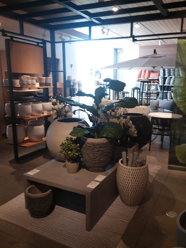 Furniture Store «Crate and Barrel», reviews and photos, 2201 N Westshore Blvd, Tampa, FL 33607, USA