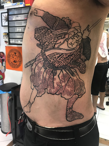 Explore tattoo ideas for back of hand, creative tattoo ideas in Honolulu, available at 434 TATTOO WAIKIKI