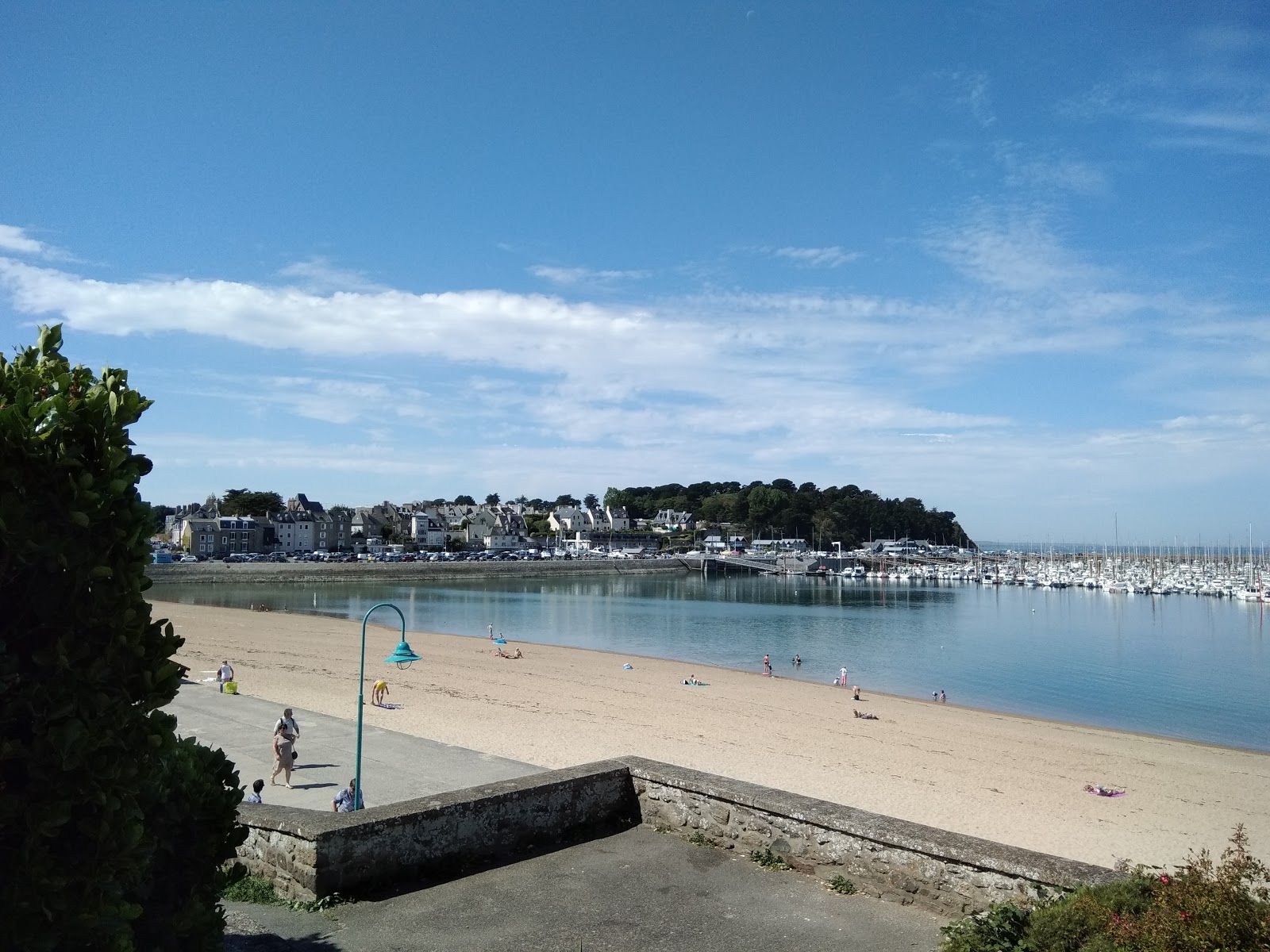 Foto af Plage des Bas Sablons med lys sand overflade