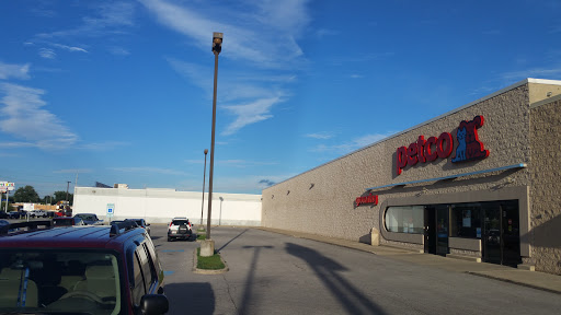 Pet Supply Store «Petco Animal Supplies», reviews and photos, 5027 Monroe St, Toledo, OH 43623, USA