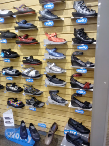 Shoe Store «Mar-Lou Shoes», reviews and photos, 5471 Mayfield Rd, Lyndhurst, OH 44124, USA