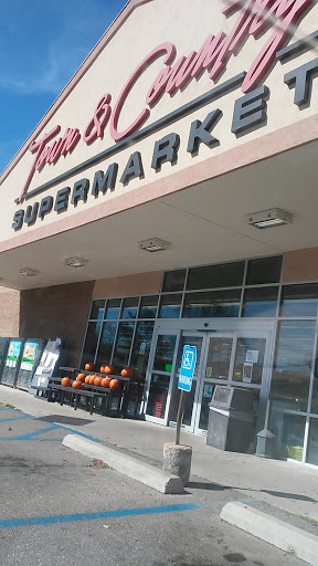 Grocery Store «Town & Country Supermarket», reviews and photos, 719 E Main St, Willow Springs, MO 65793, USA