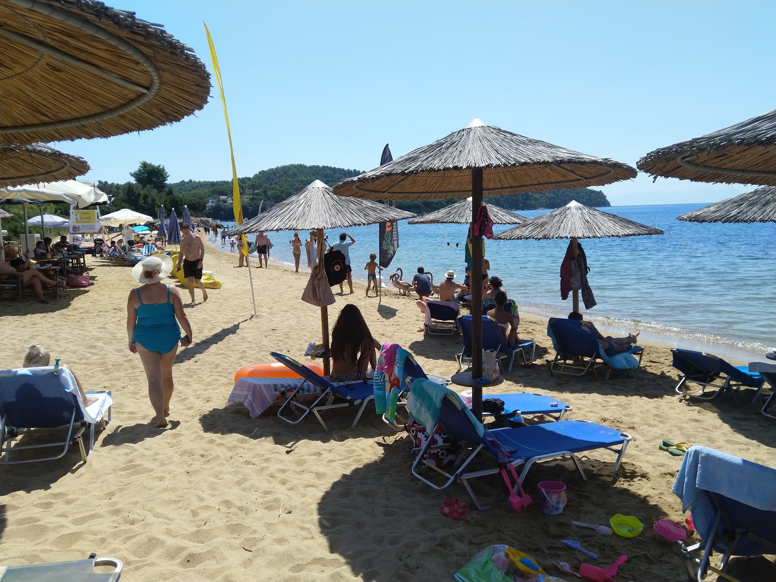 Fotografie cu Agia Paraskevi beach - locul popular printre cunoscătorii de relaxare