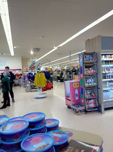 Reviews of Parc y Llyn Retail Park in Aberystwyth - Shopping mall