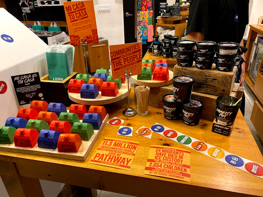 Cosmetics Store «LUSH Fresh handmade cosmetics», reviews and photos, 605 Lincoln Rd B, Miami Beach, FL 33139, USA