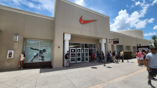 Shopping Mall «Orlando Vineland Premium Outlets», reviews and photos, 8200 Vineland Ave, Orlando, FL 32821, USA