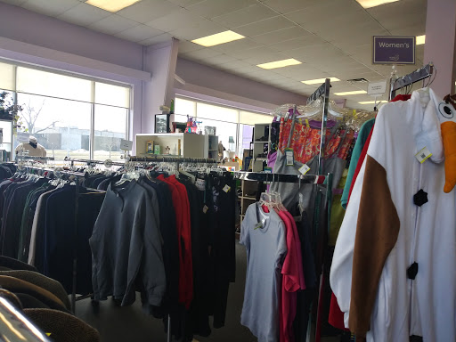 Thrift Store «WINGS Resale Store», reviews and photos, 300 W Golf Rd, Schaumburg, IL 60195, USA