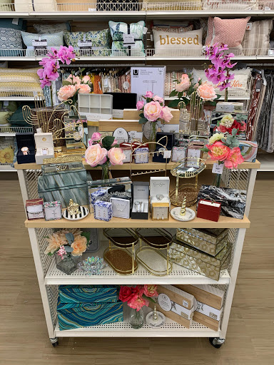 Home Goods Store «Tuesday Morning», reviews and photos, 322 E SE Loop 323, Tyler, TX 75701, USA