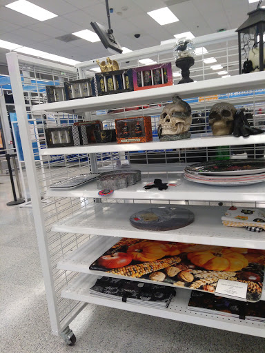 Clothing Store «Ross Dress for Less», reviews and photos, 3129 Market Center Drive, Morrisville, NC 27560, USA