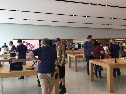 Computer Store «Apple Legacy Place», reviews and photos, 508 Legacy Pl, Dedham, MA 02026, USA