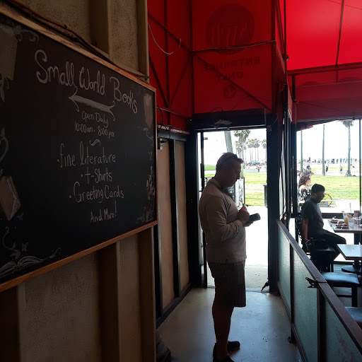 Book Store «Small World Books», reviews and photos, 1407 Ocean Front Walk, Venice, CA 90291, USA