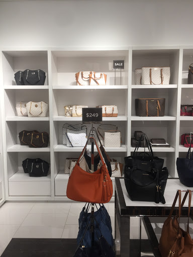Fashion Accessories Store «Michael Kors», reviews and photos, 80 Premium Outlets Blvd Suite 323, Merrimack, NH 03054, USA