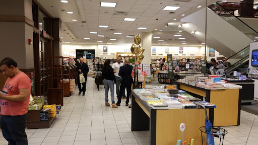 Book Store «Barnes & Noble», reviews and photos, 2051 N Federal Hwy, Fort Lauderdale, FL 33305, USA